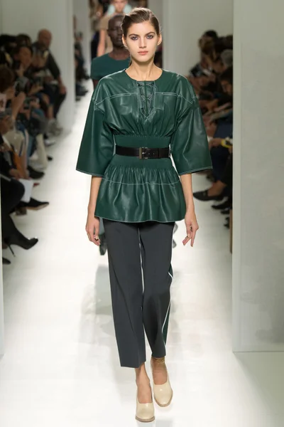 Look 15